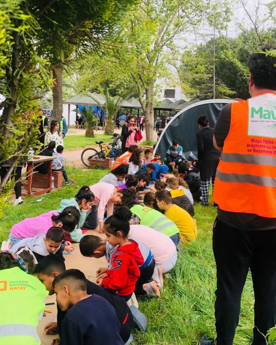 Antakya’da çocuklarla resim çalışması